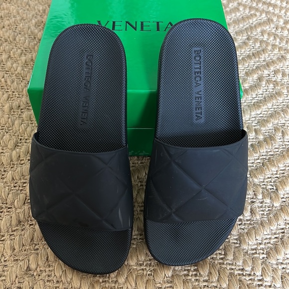 Bottega Venetta Black Rubber Slides - Picture 3 of 4